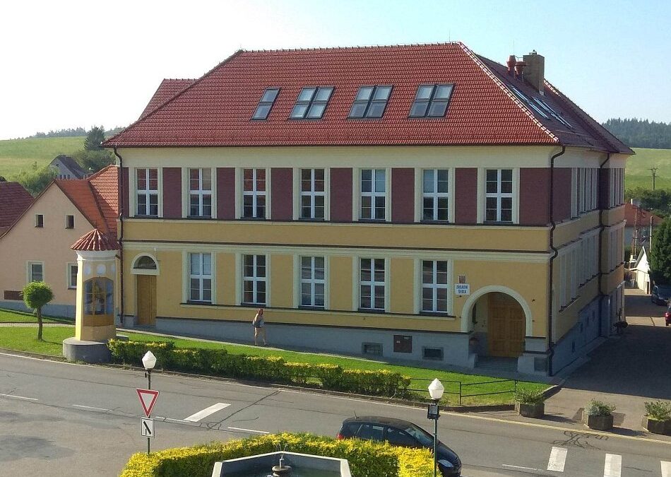 Školní rok začal a bejvák v ZŠ Jankov opět pomáhá